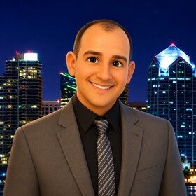 Staff member Carlos from ID_49f5386c9f11