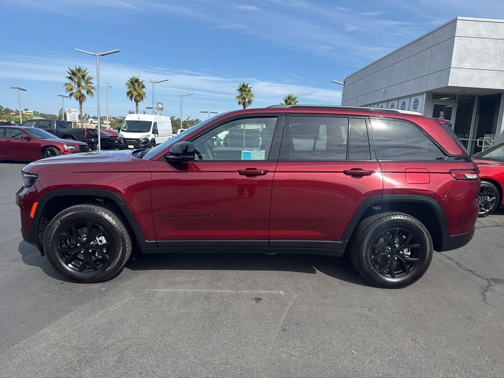 Certified 2024 Jeep Grand Cherokee Laredo SUV