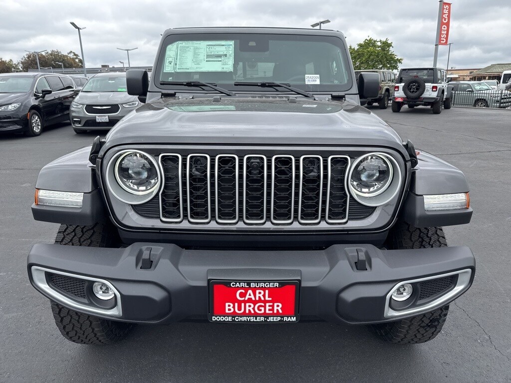 2025 Jeep Wrangler Sahara photo 2