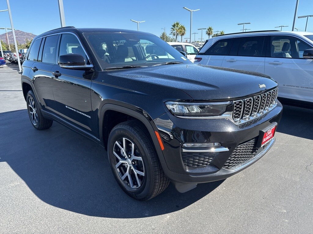 2025 Jeep Grand Cherokee Limited photo 3