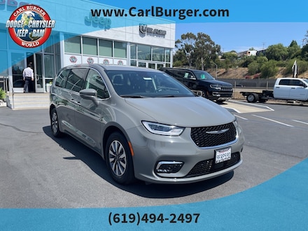 2022 Chrysler Pacifica Hybrid Touring L Van Passenger Van