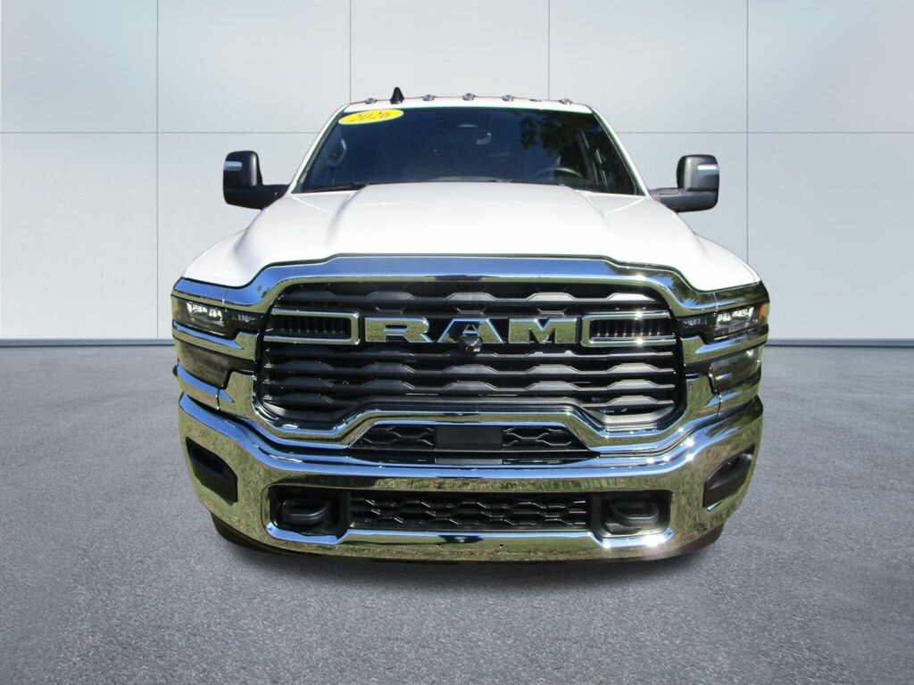 New 2026 Ram 3500 Chassis Cab TRADESMAN CREW 4X4 60' CA Pickup