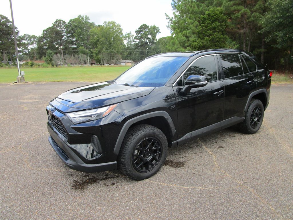 2022 Toyota RAV4 XLE's photo
