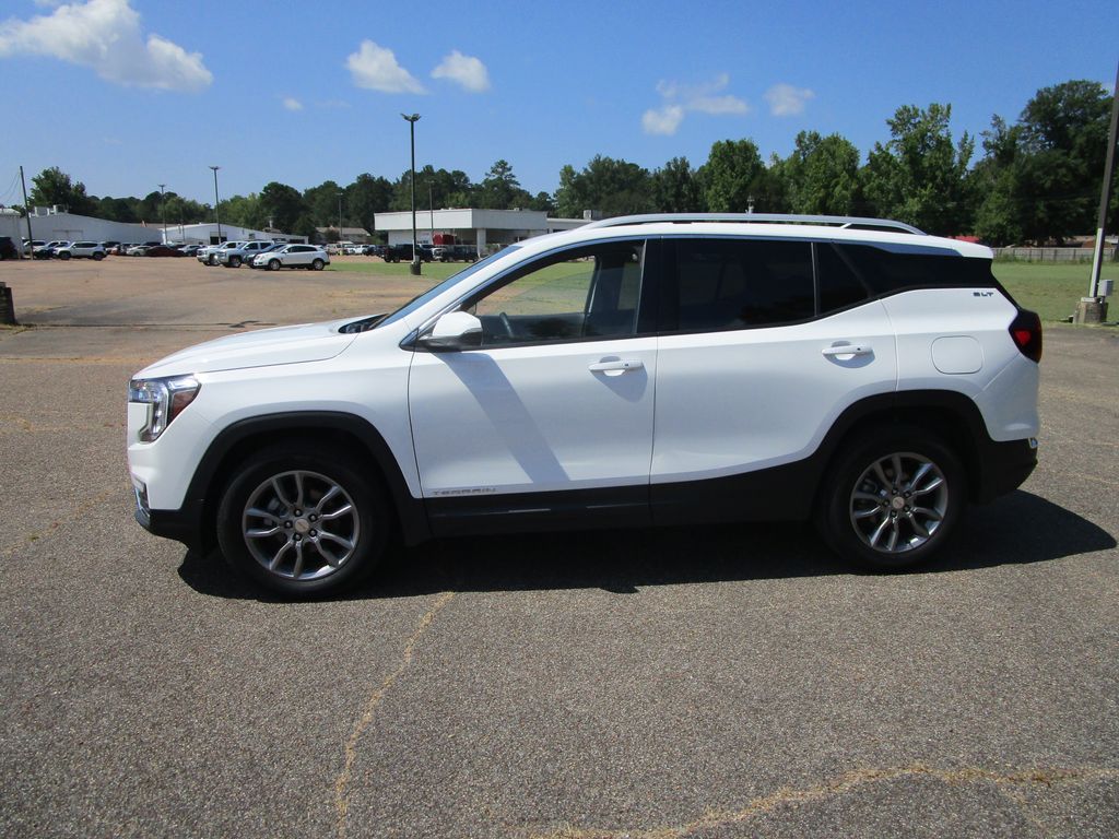 2024 Gmc Terrain SLT photo 2