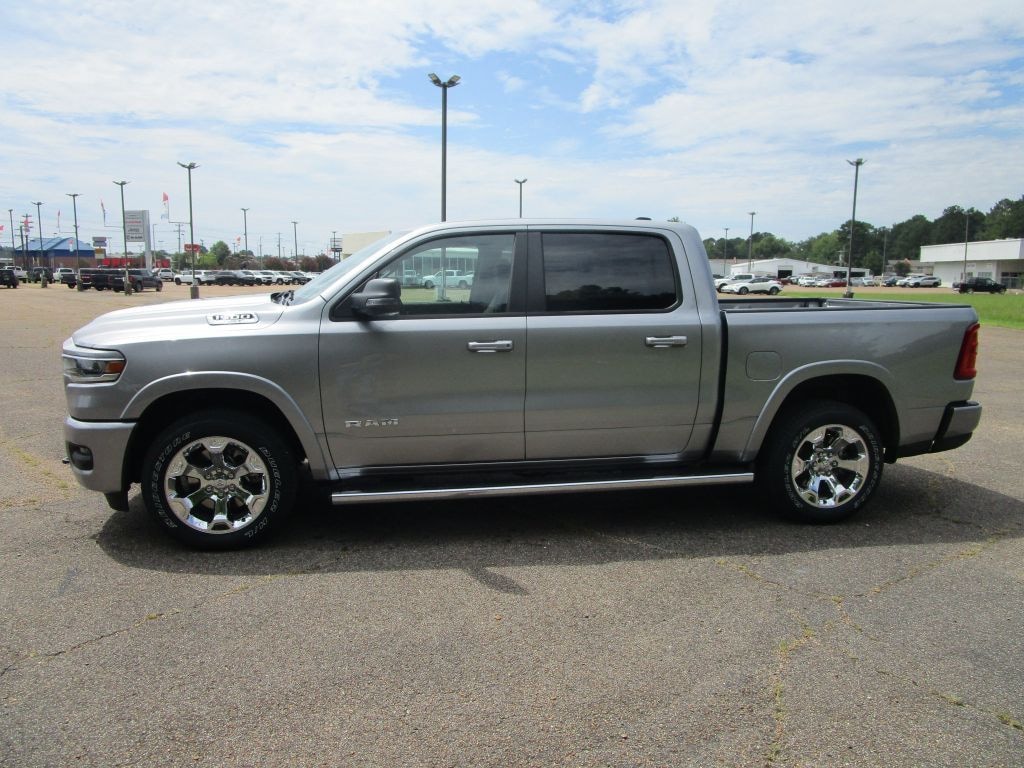 New 2025 Ram 1500 BIG HORN CREW CAB 4X4 5'7 BOX Pickup