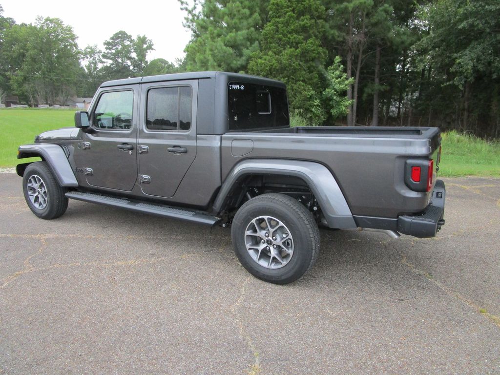2025 Jeep Gladiator Sport S photo 3