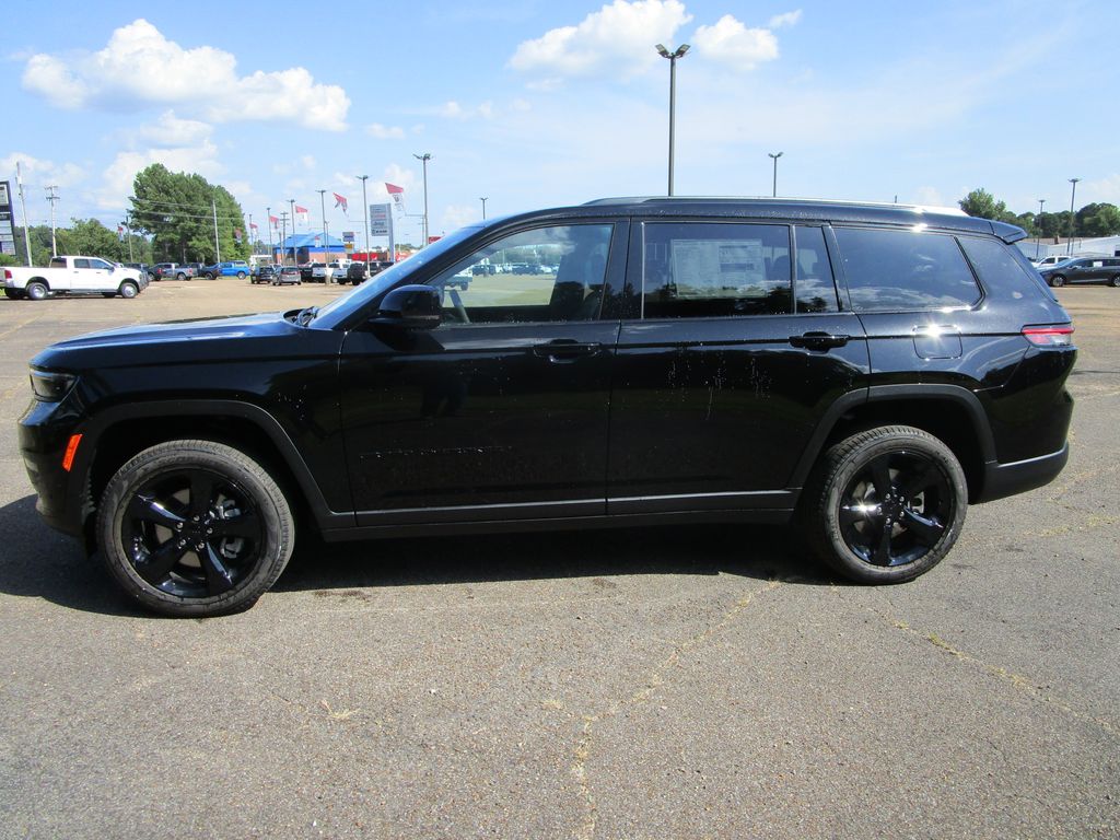 2025 Jeep Grand Cherokee Limited photo 2