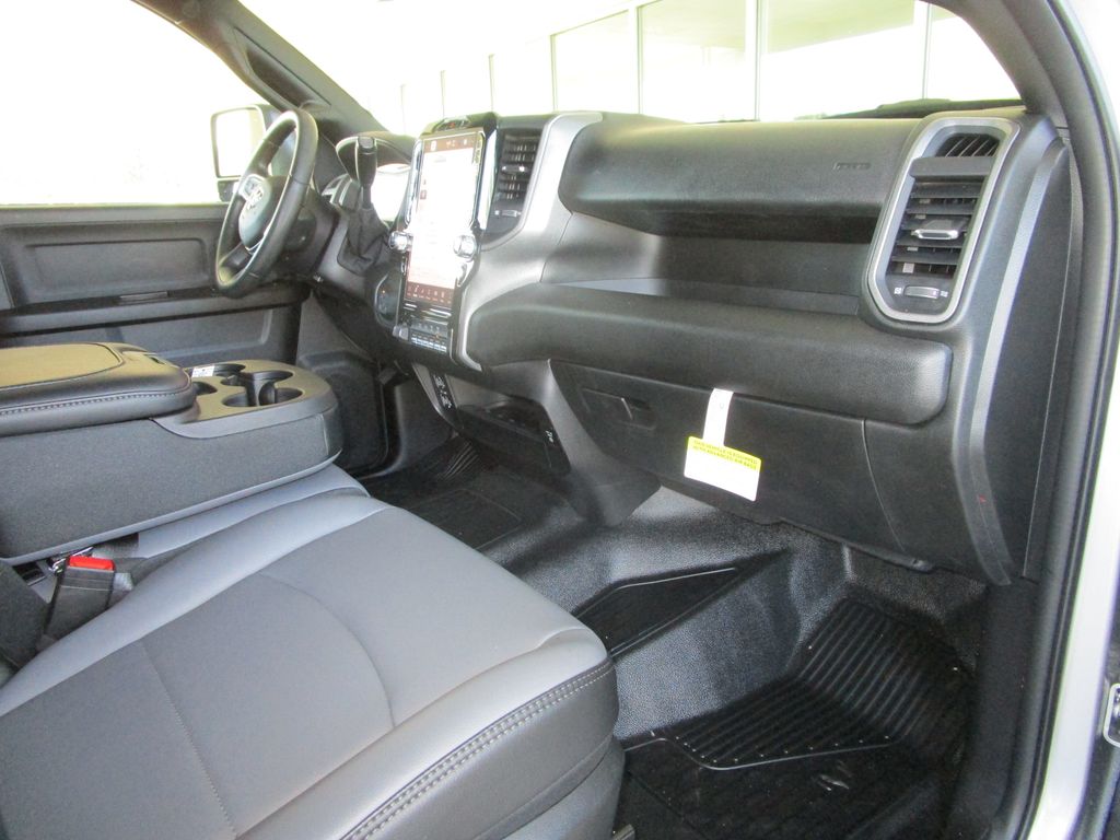 2026 RAM 3500 Chassis Tradesman - Photo 28