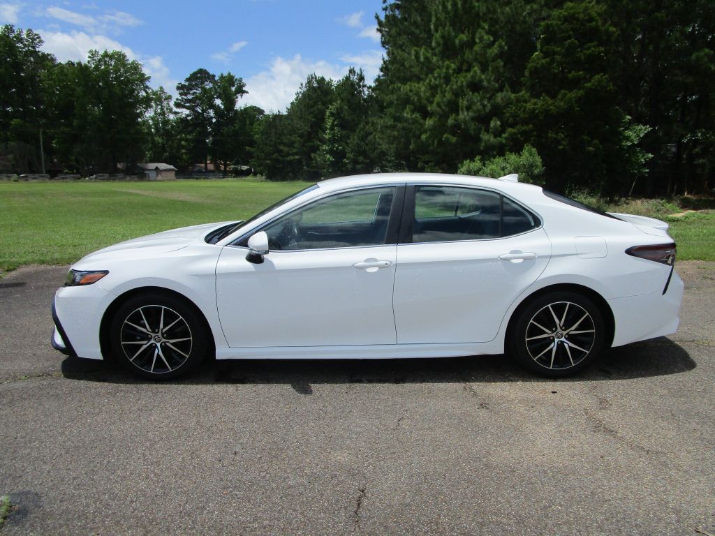 2023 Toyota Camry SE photo 2