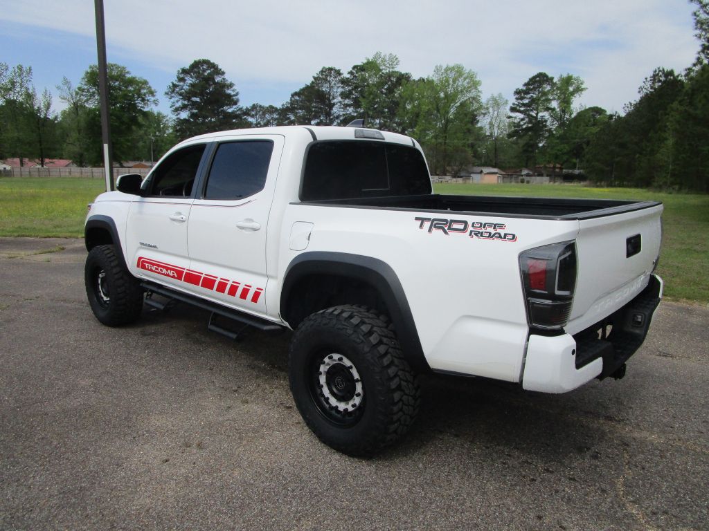 2022 Toyota Tacoma TRD Off-Road photo 3