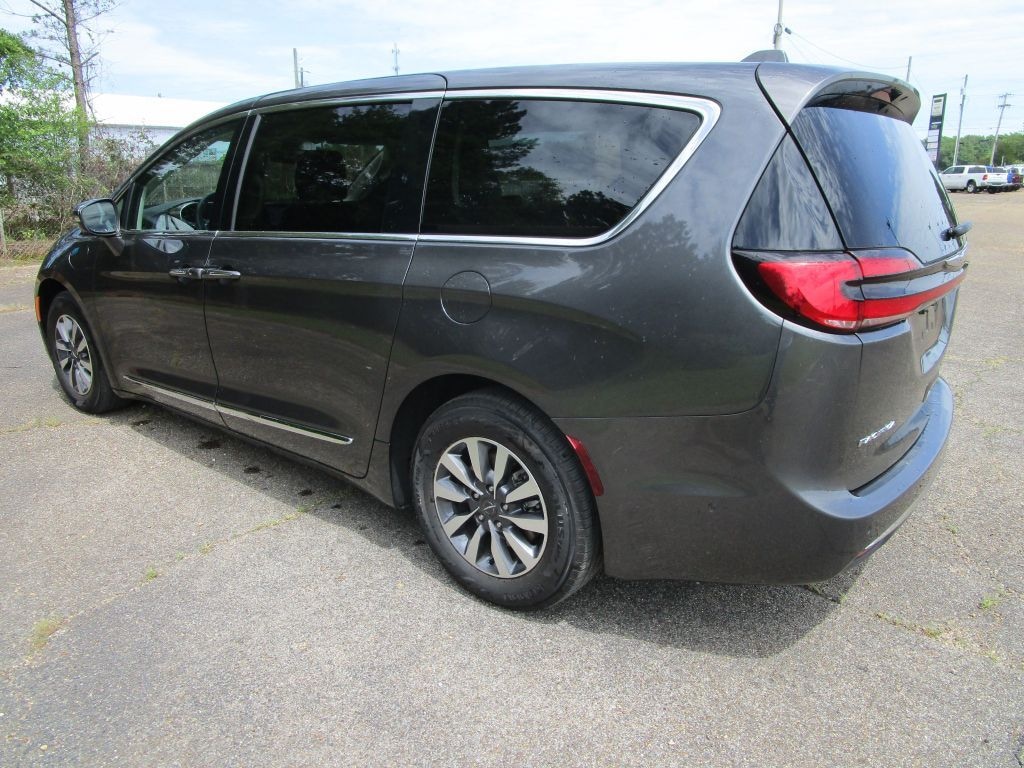 Used 2022 Chrysler Pacifica Hybrid Limited Minivan/Van