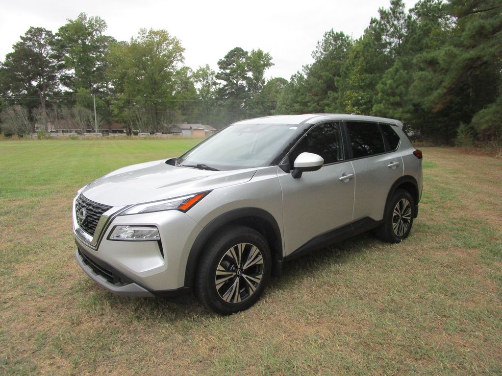 2023 Nissan Rogue SV's photo