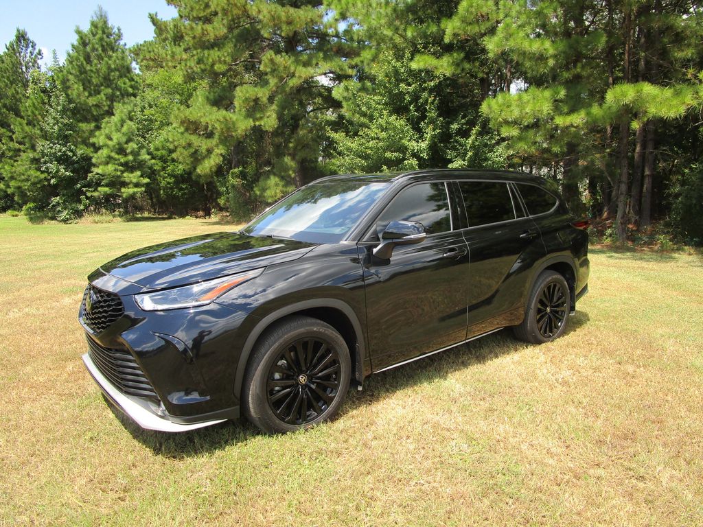 2024 Toyota Highlander XSE's photo