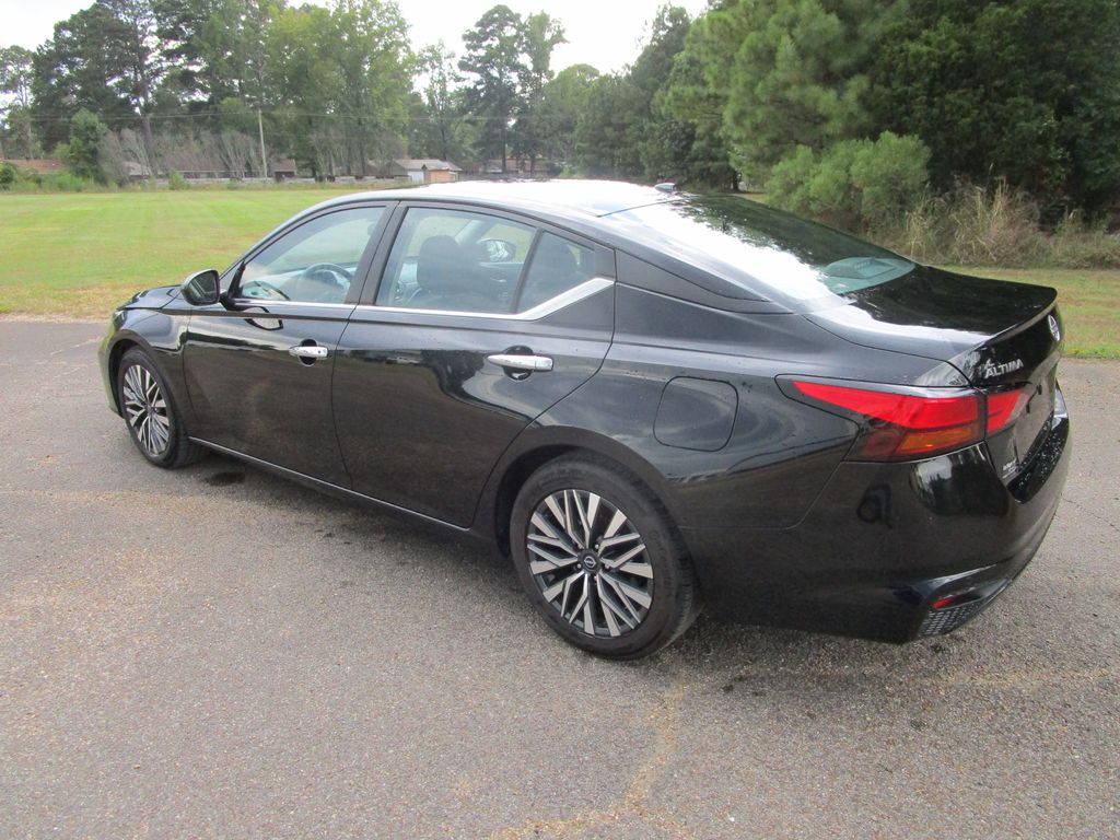 2024 Nissan Altima 2.5 SV photo 3