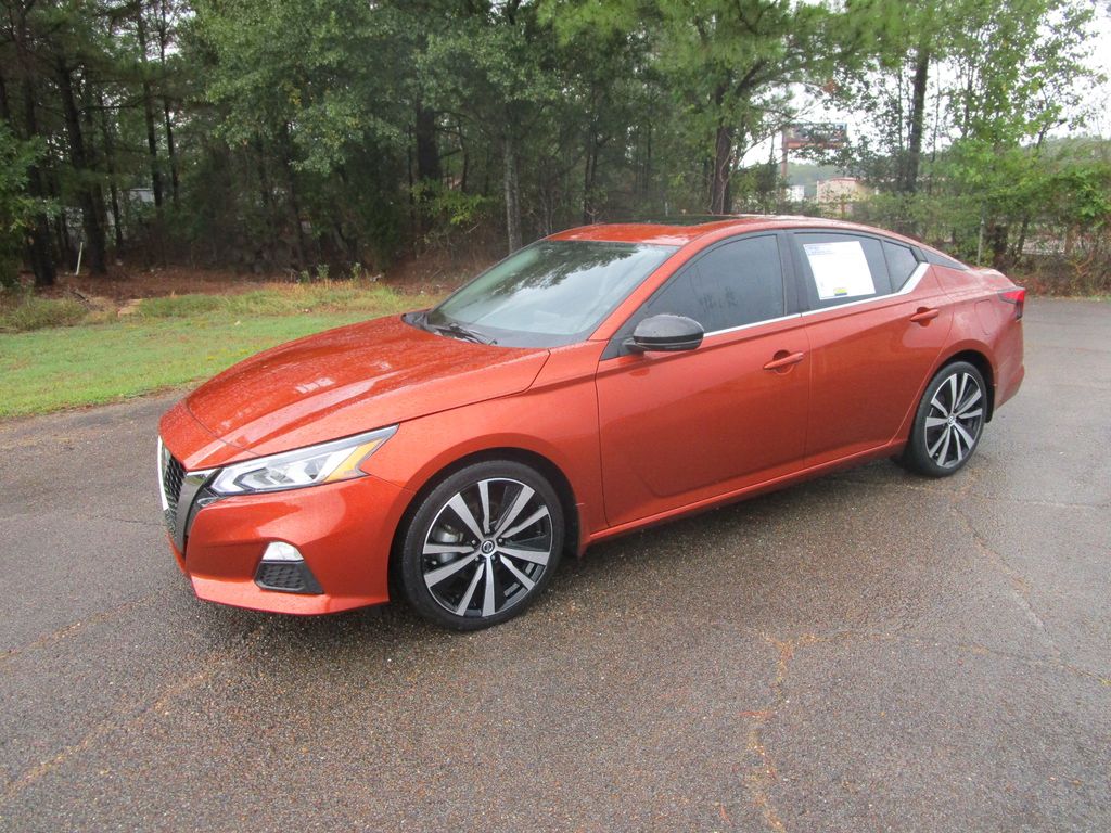 2021 Nissan Altima SR's photo