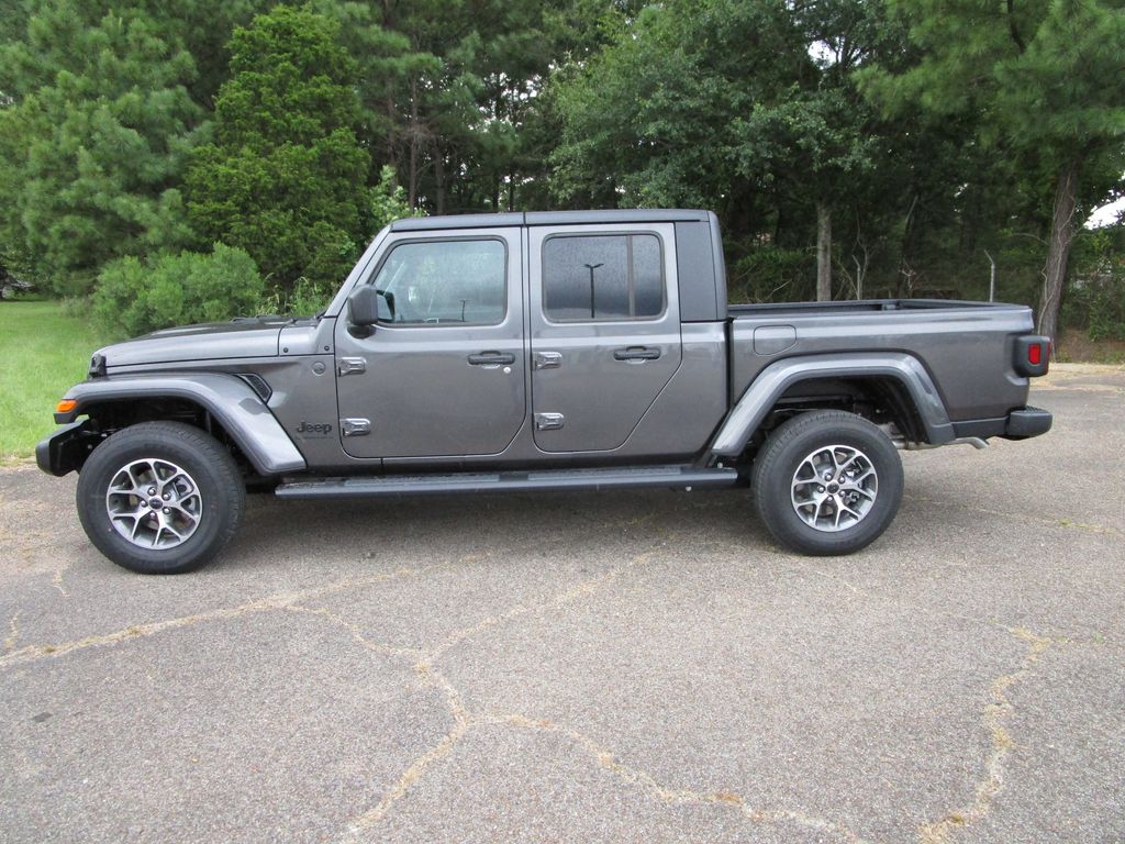 2025 Jeep Gladiator Sport S photo 2