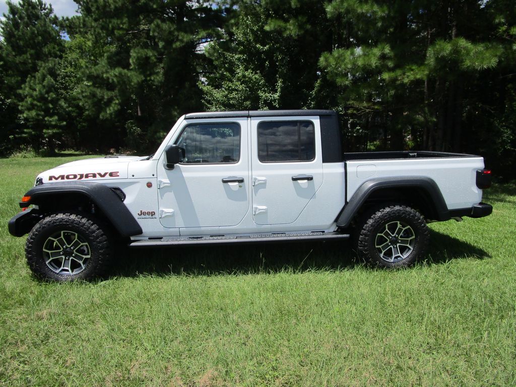 2025 Jeep Gladiator Mojave photo 2