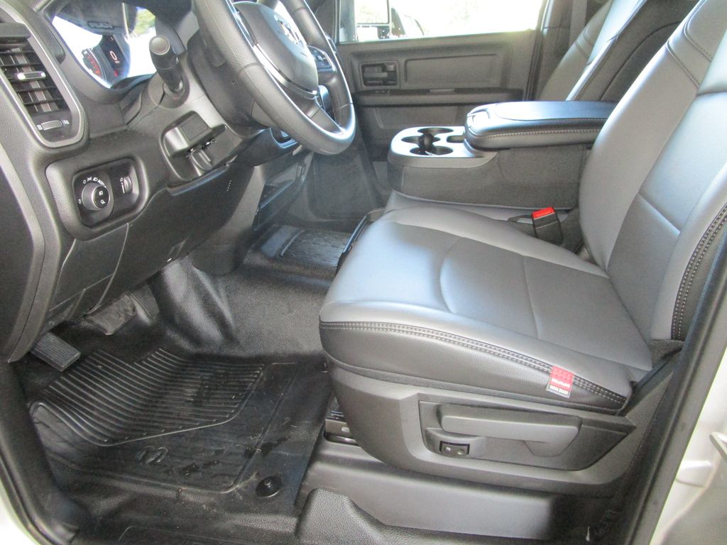 2026 RAM 3500 Chassis Tradesman - Photo 33