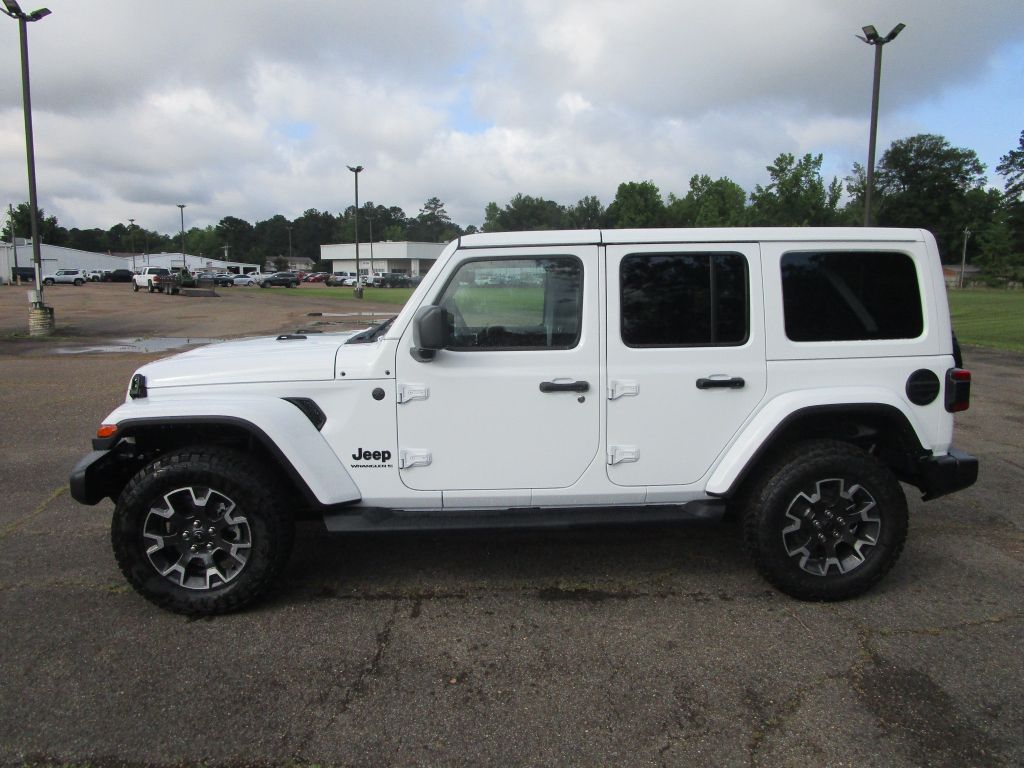 2025 Jeep Wrangler Sahara photo 2