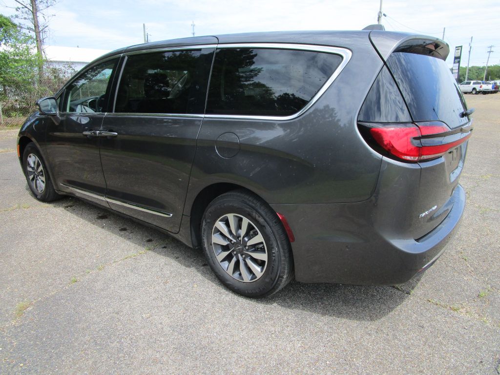2022 Chrysler Pacifica Hybrid Limited photo 3