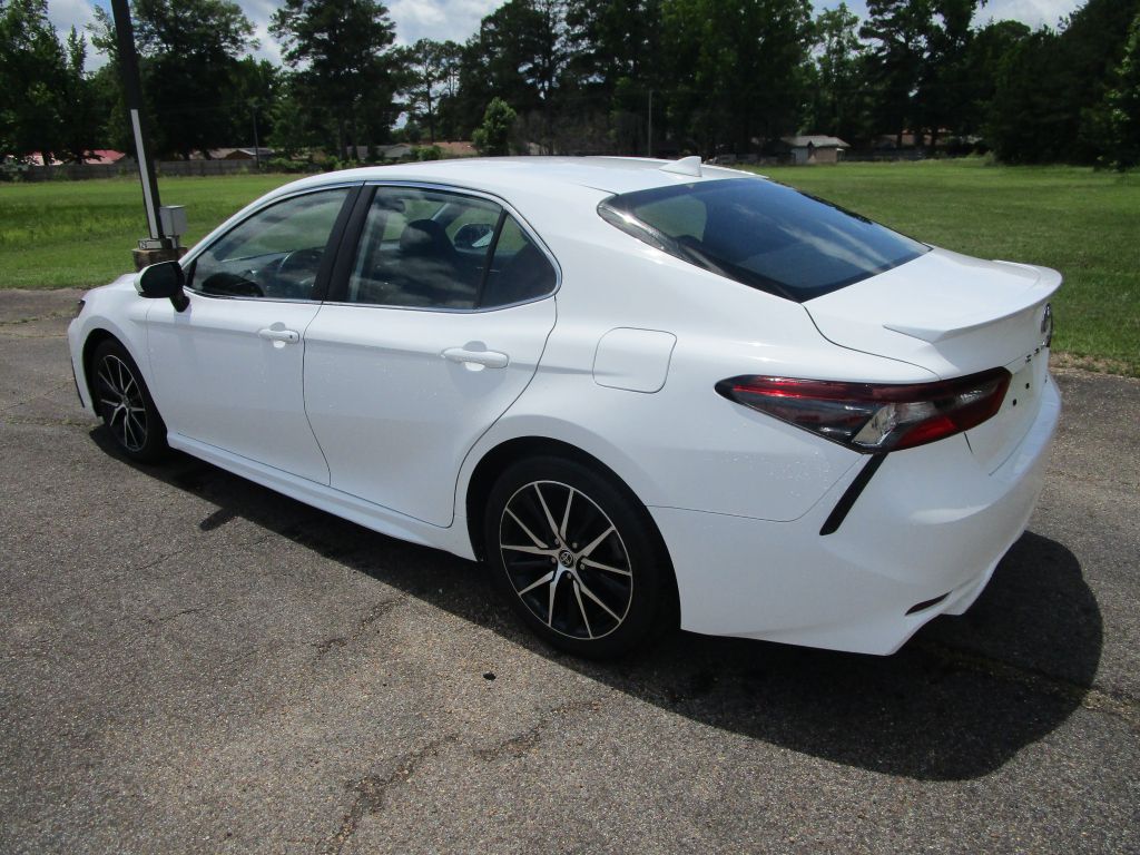 2023 Toyota Camry SE photo 3