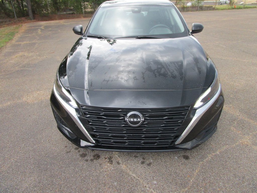 2024 Nissan Altima 2.5 SV photo 4