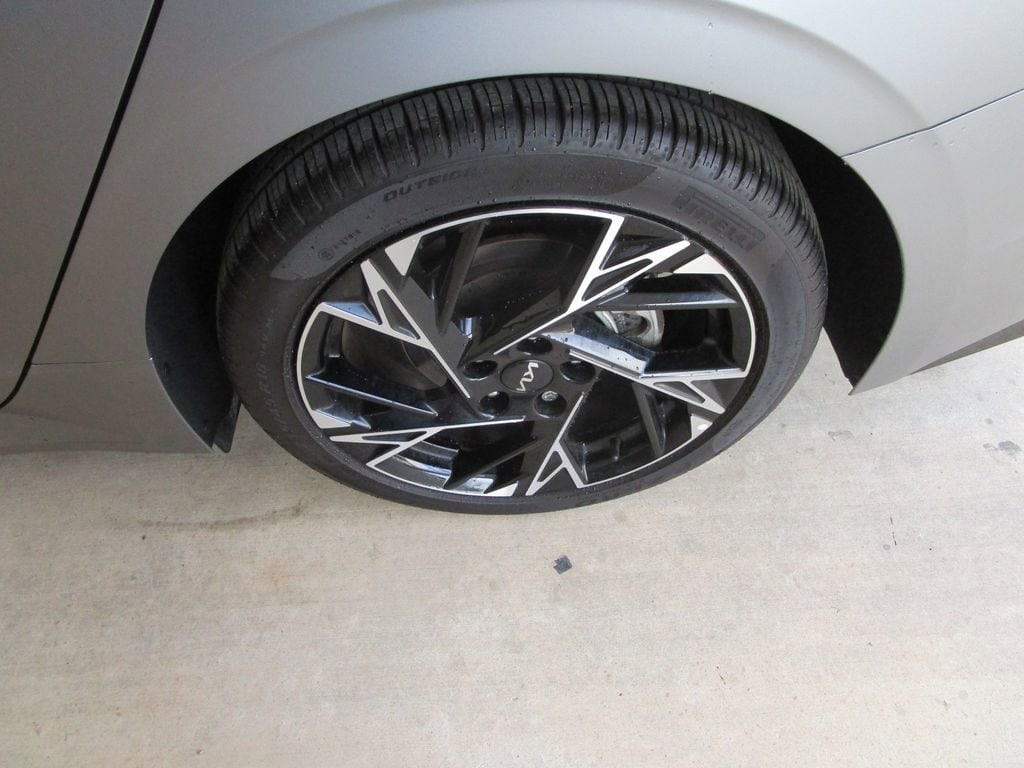 2025 Kia K5 GT-Line - Photo 10