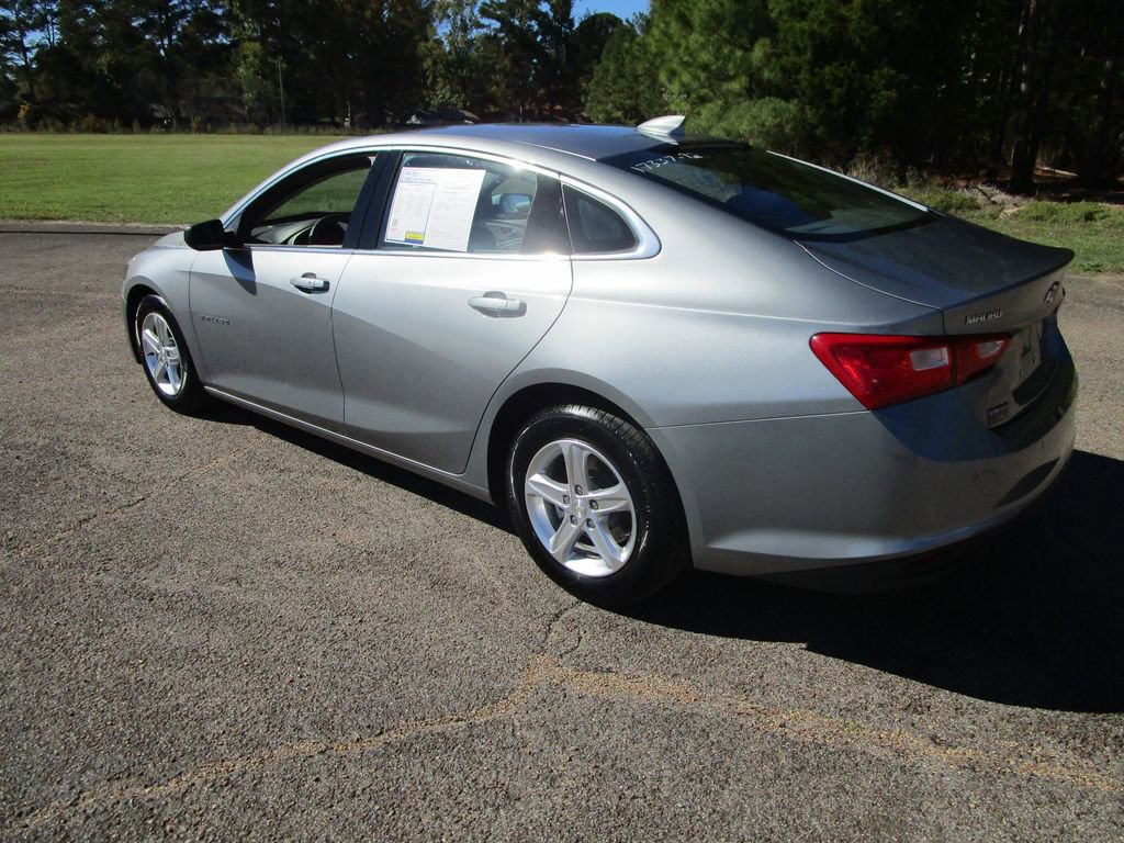 2024 Chevrolet Malibu 1LT photo 3