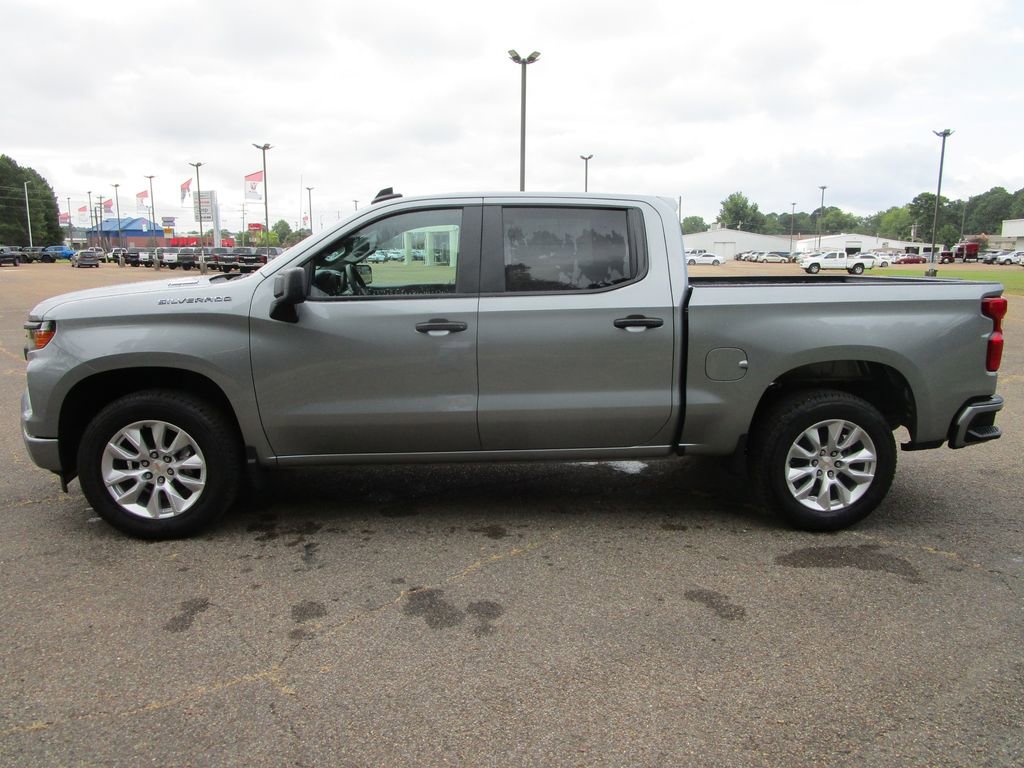 2026 Chevrolet Silverado 1500 Custom photo 2