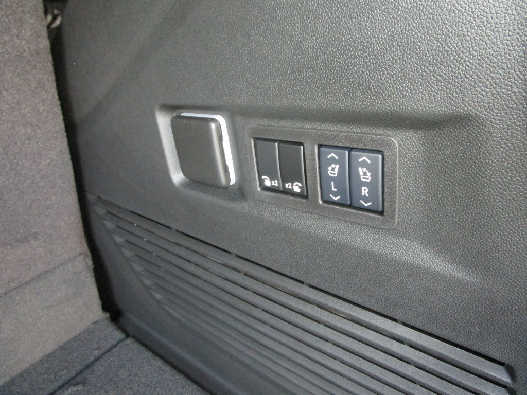 2026 Chevrolet Tahoe Z71 - Photo 15