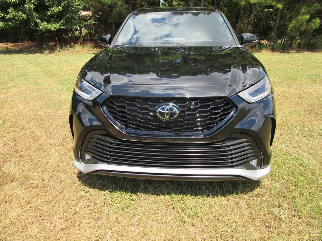 2024 Toyota Highlander LE photo 4