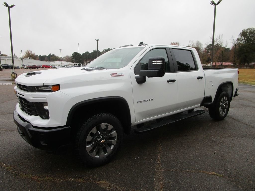 2026 Chevrolet Silverado 2500HD Custom's photo