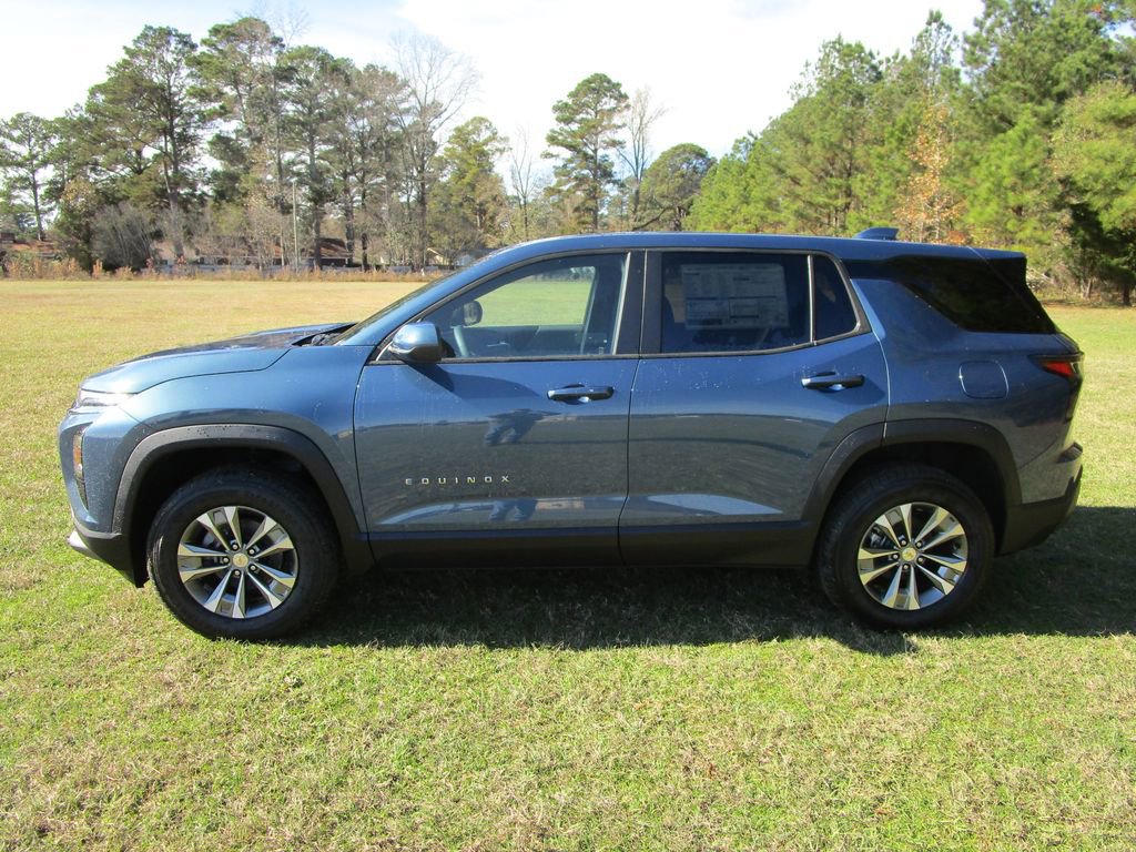 2026 Chevrolet Equinox LT photo 2