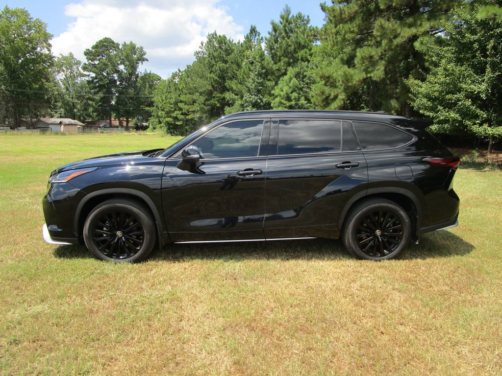 2024 Toyota Highlander LE photo 2