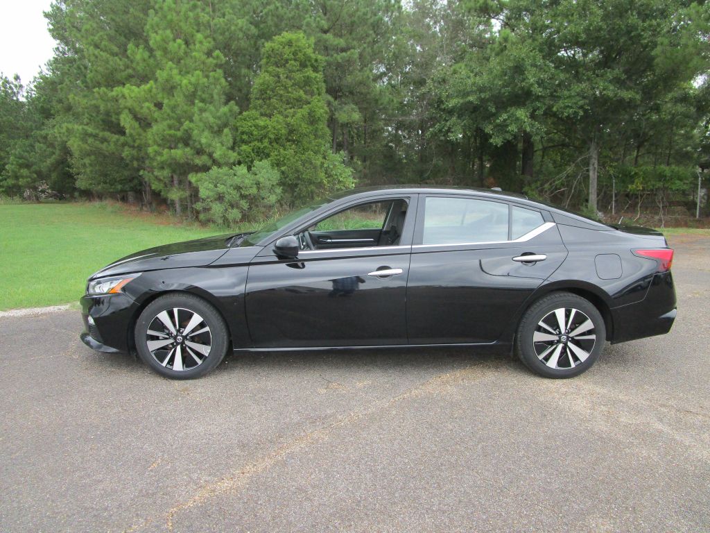 Used 2022 Nissan Altima SV with VIN 1N4BL4DV6NN319805 for sale in Columbus, MS