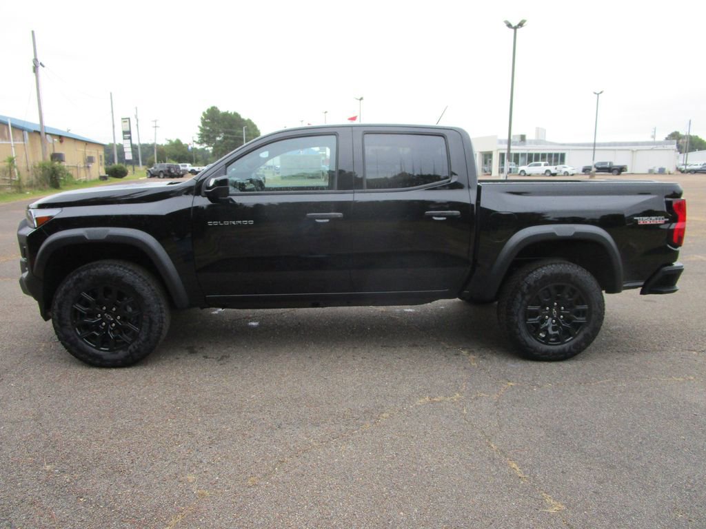 2026 Chevrolet Colorado Trail Boss photo 2