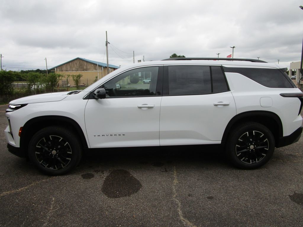 2026 Chevrolet Traverse photo 2