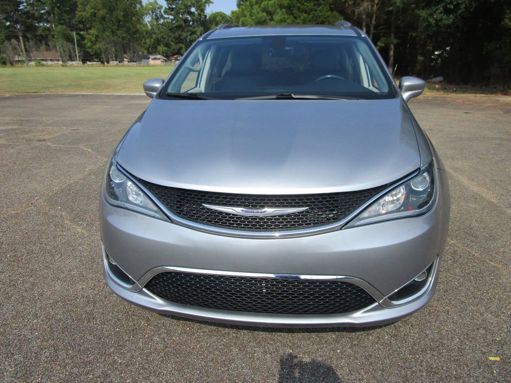 2019 Chrysler Pacifica Touring L photo 3