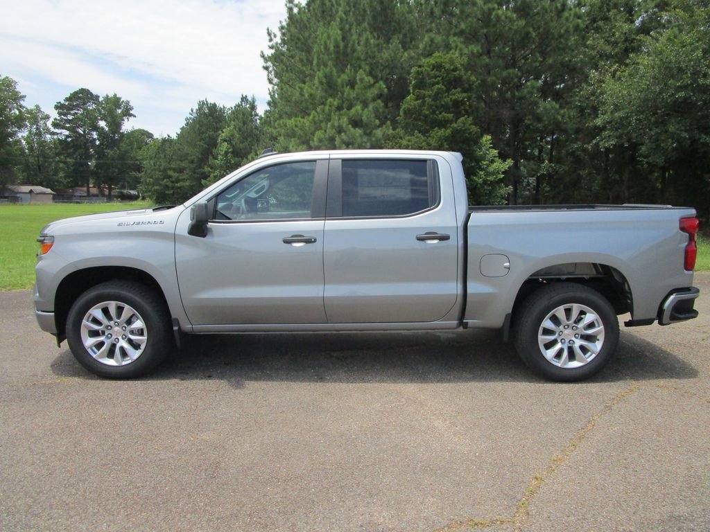 2025 Chevrolet Silverado 1500 Custom photo 2