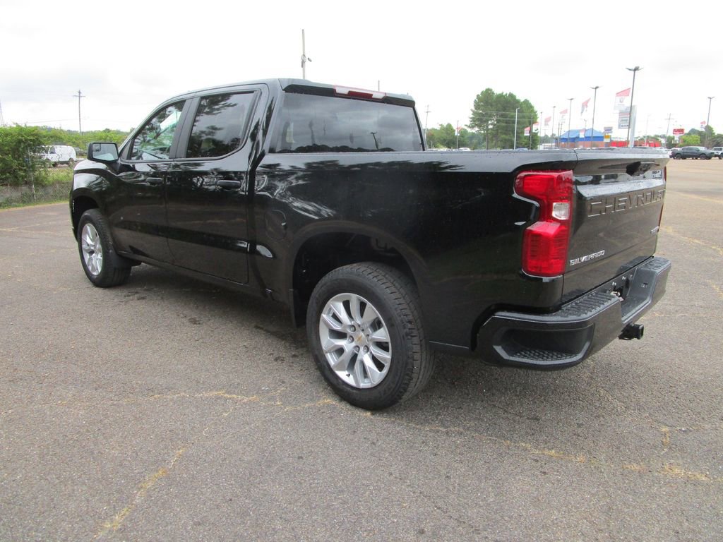 2026 Chevrolet Silverado 1500 Custom photo 2