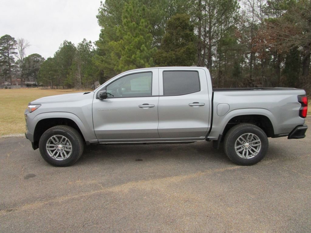 2025 Chevrolet Colorado LT photo 2