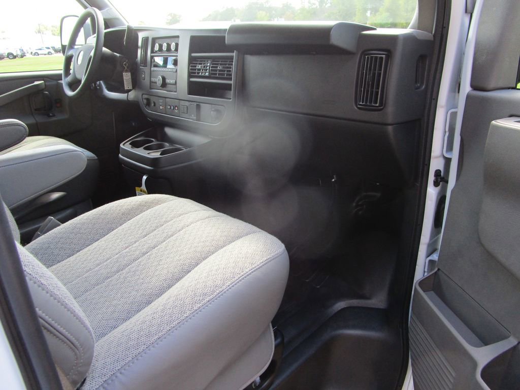 2025 Chevrolet Express Cargo Work Van - Photo 18