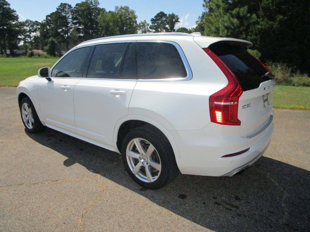 2021 Volvo XC90 T6 Momentum photo 3