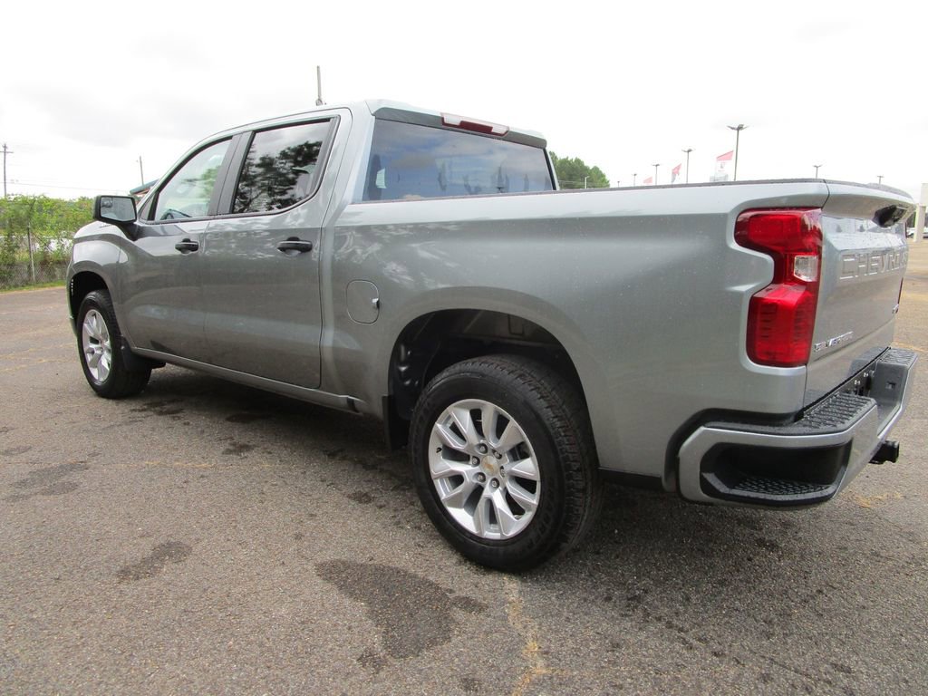 2026 Chevrolet Silverado 1500 Custom photo 3