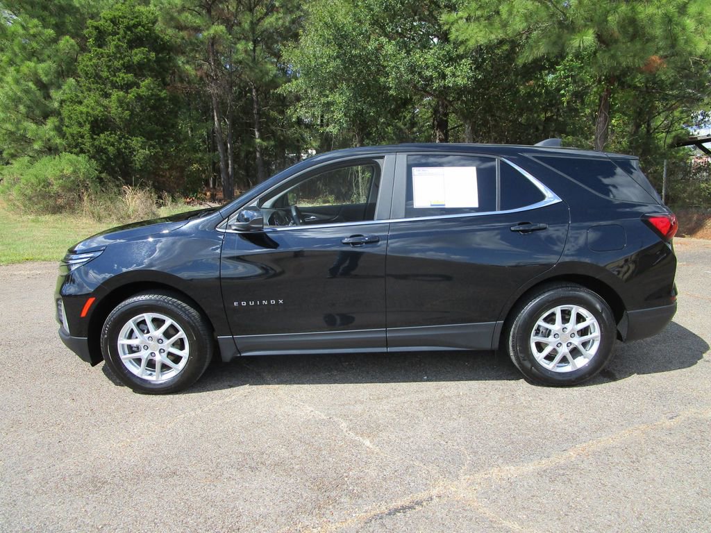2024 Chevrolet Equinox LT photo 2