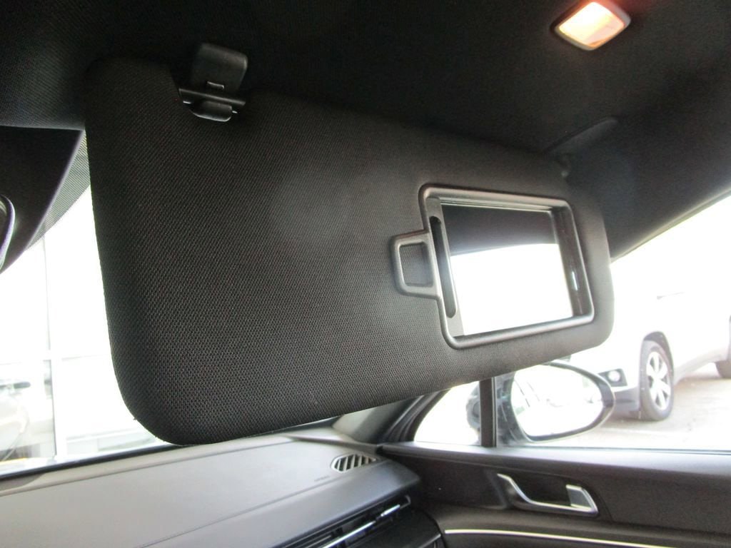 2025 Kia K5 GT-Line - Photo 36