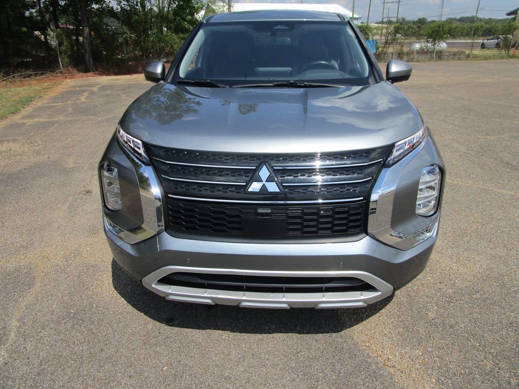 2024 Mitsubishi Outlander SE photo 3