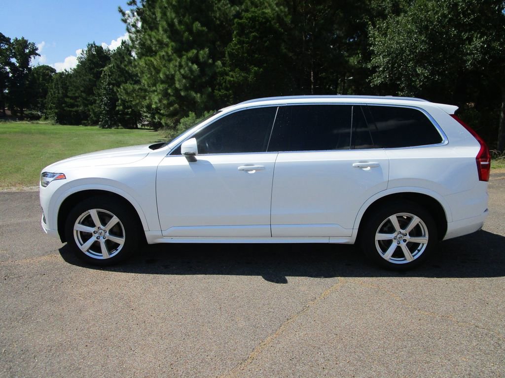 2021 Volvo XC90 T6 Momentum photo 2