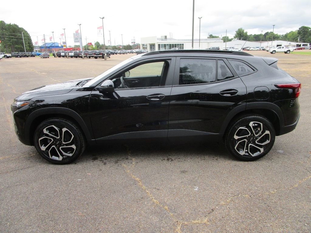 2025 Chevrolet Trax photo 2