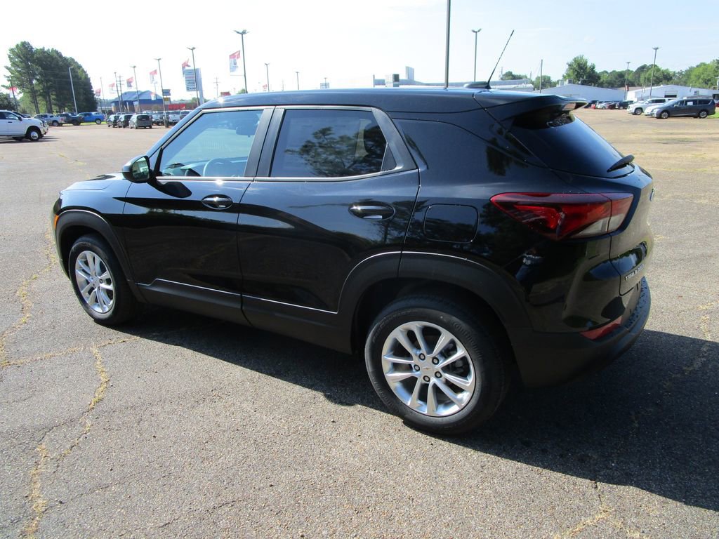 2026 Chevrolet Trailblazer LS photo 2